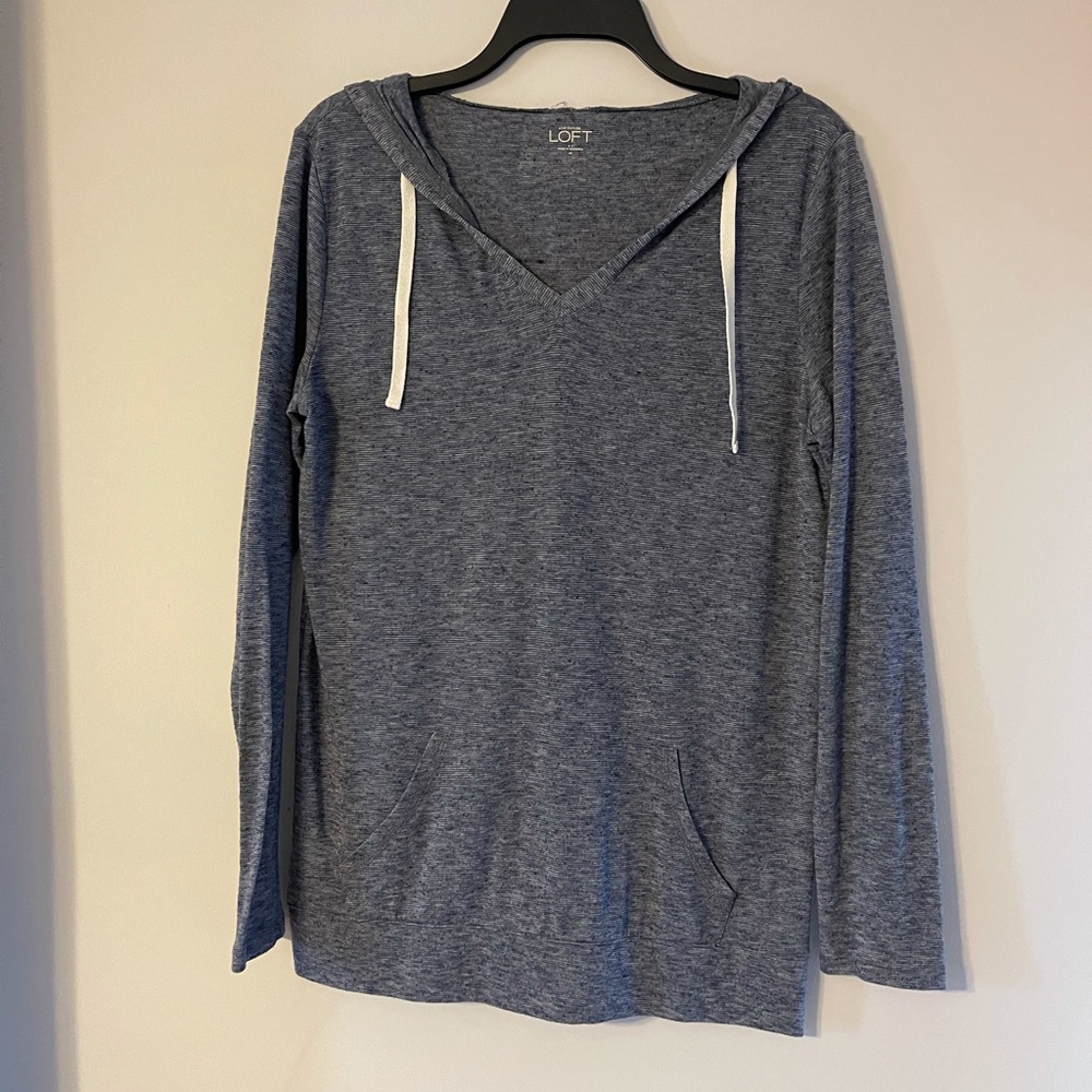 Comfy V- neck light sweatshirt